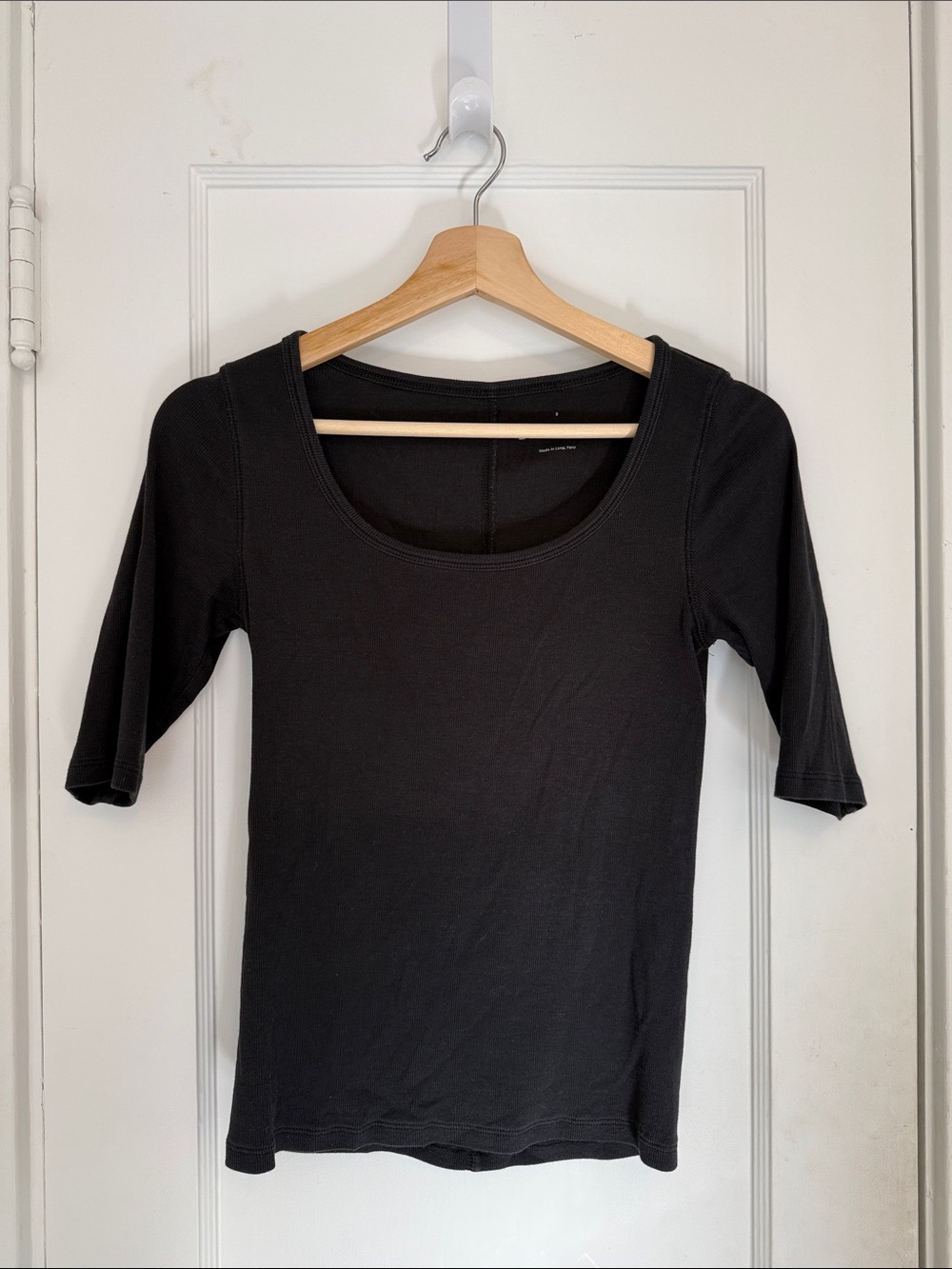 Everlane Black Scoop Neck Long Sleeve Tee